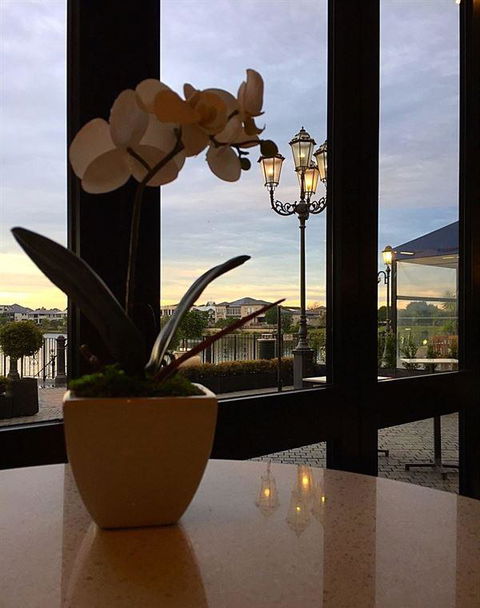 LakeFront Bistro - Accommodation Main Beach 12