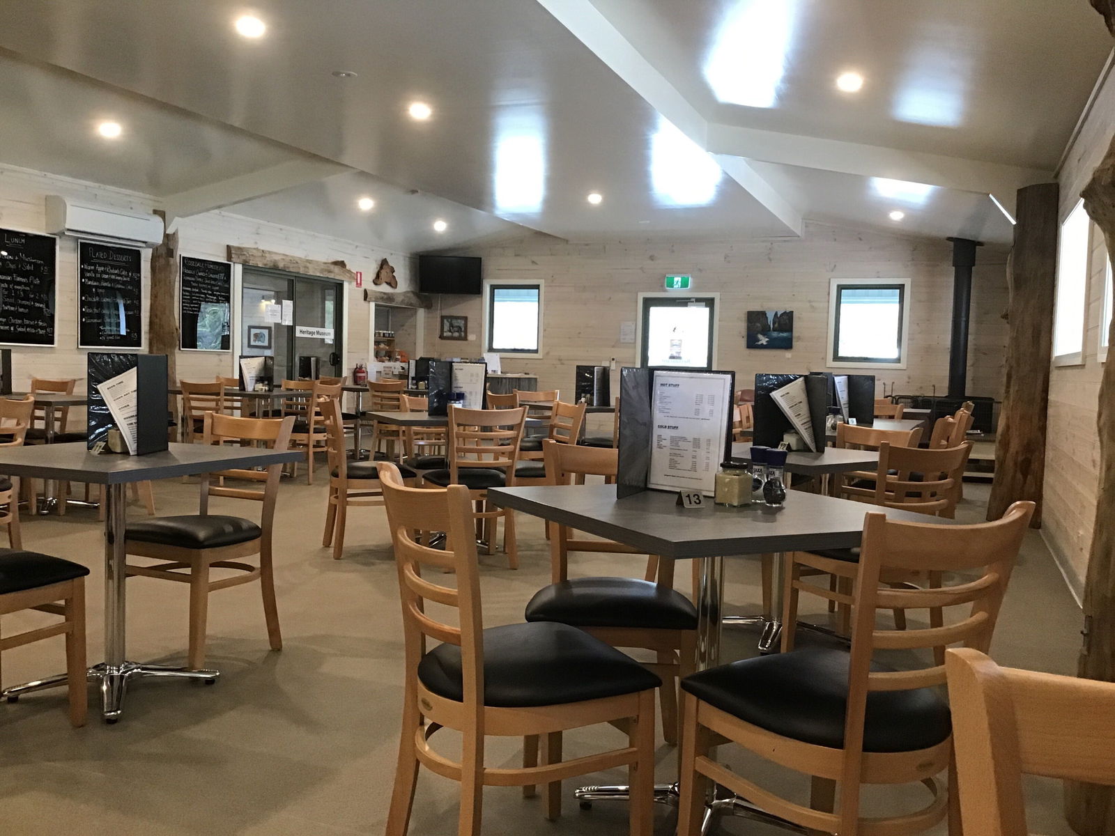  Accommodation Main Beach