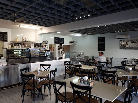 E'Claire's Coffee Shop - Accommodation Main Beach 1