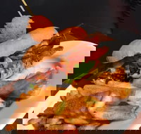 The Commercial Hotel - Accommodation Main Beach