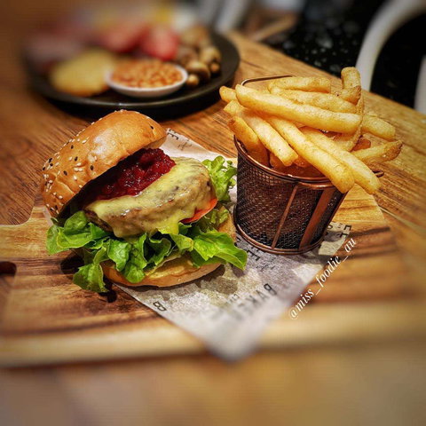 Bakehouse Cafe - Accommodation Main Beach 0