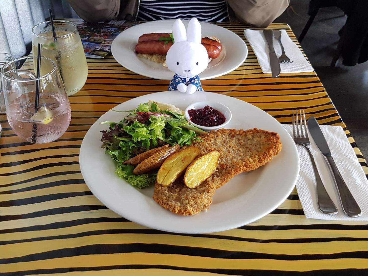 Jindabyne NSW Accommodation Main Beach