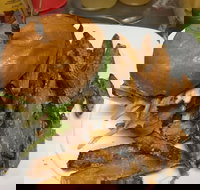 Grill and Bare Cafe Restaurant - Accommodation Main Beach