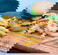 Morris Jones - Accommodation Main Beach