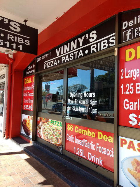 Vinny's - Accommodation Main Beach 0