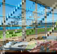 Zebu Bar and  Restaurant - Accommodation Main Beach