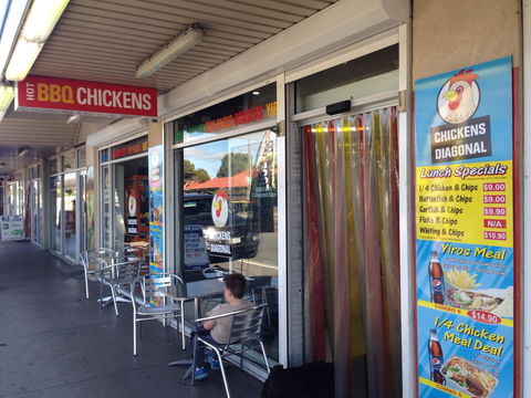 Chickens On Diagonal - Accommodation Main Beach 0