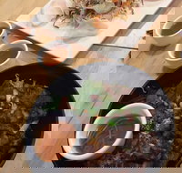 Three Red Stripes - Doncaster East - Accommodation Main Beach