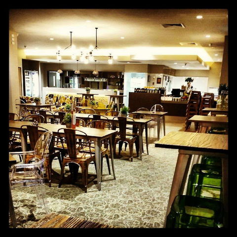 La Mint Cafe - Henderson - Accommodation Main Beach 0