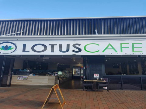Lotus Cafe - Open For Takeaway - Accommodation Main Beach 1