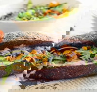 Mon Thani Curry Palace - Accommodation Main Beach