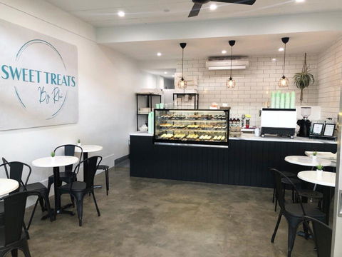 Sweet Treats By Rhi - Accommodation Main Beach 2