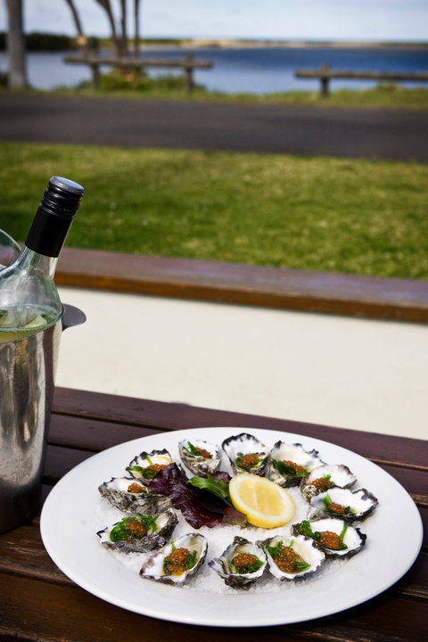 Hedy's Riverside Bistro - Accommodation Main Beach 1