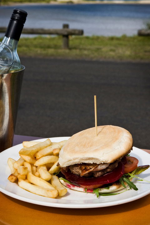 Hedy's Riverside Bistro - Accommodation Main Beach 2