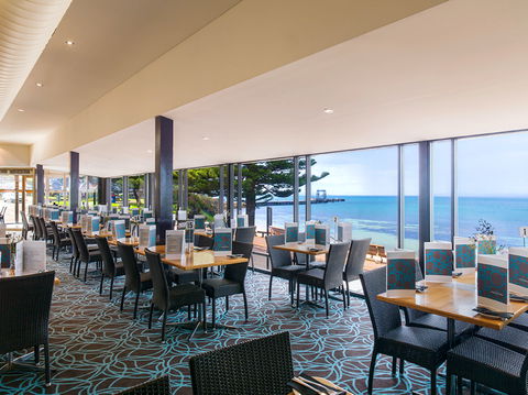 Zone Restaurant - Accommodation Main Beach 0