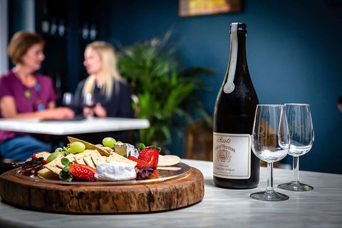 RJM's Wine Bar - Accommodation Main Beach 0