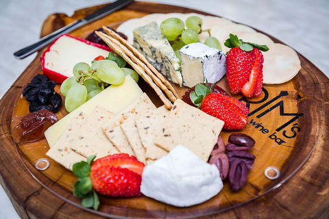 RJM's Wine Bar - Accommodation Main Beach 2