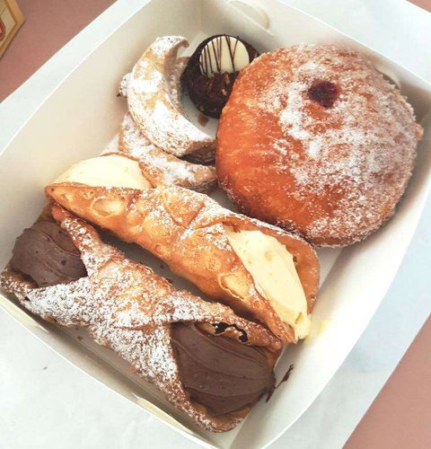 Trivelli Cakes - Accommodation Main Beach 0