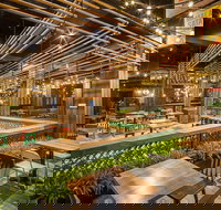 District 8 - Accommodation Main Beach