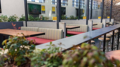 Chee Tayeb - Accommodation Main Beach 0