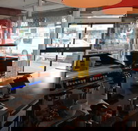 The Birdcage Eats - Accommodation Main Beach