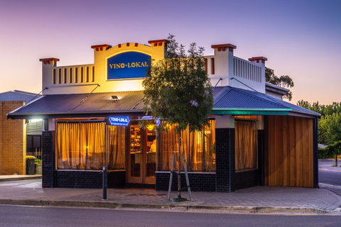 Vino Lokal - Accommodation Main Beach 0