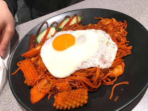 Grass Roots - Accommodation Main Beach 0