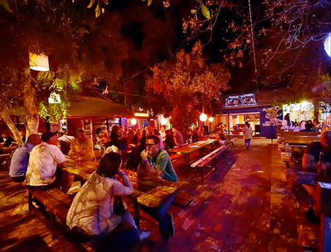 Montes Lounge - Accommodation Main Beach 0