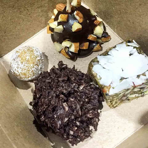 Frollicking Frog - Accommodation Main Beach 0