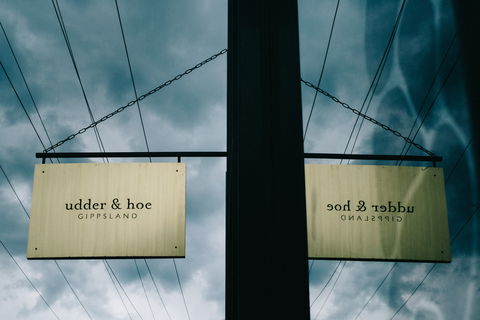 Udder & Hoe - Accommodation Main Beach 0