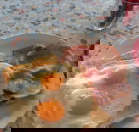 Continental Cafe Conti Cafe - Accommodation Main Beach