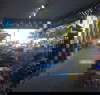 Lou's Cafe Restaurant - Accommodation Main Beach