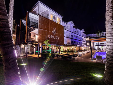 The Rocks - Restaurant, Bar, Pool Club - Accommodation Main Beach 0