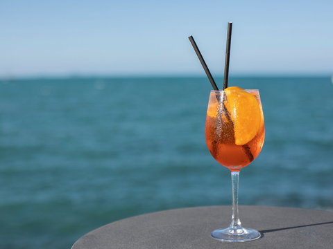 The Rocks - Restaurant, Bar, Pool Club - Accommodation Main Beach 2