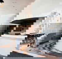 The Penny Drop - Accommodation Main Beach