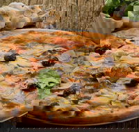 Alex's Pizza - Accommodation Main Beach