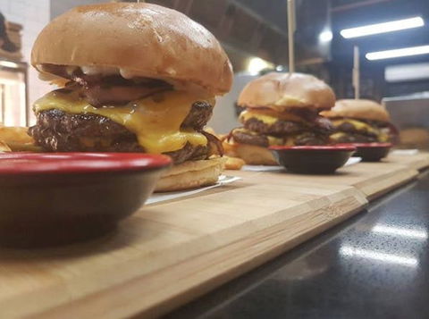 Burgled Burgers - Accommodation Main Beach 0