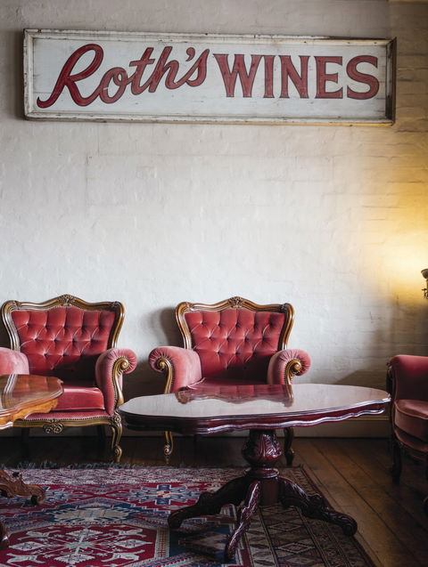 Roth's Wine Bar - Accommodation Main Beach 0