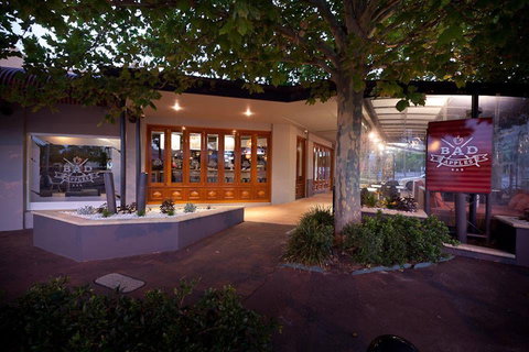 Bad Apples Bar - Accommodation Main Beach 0