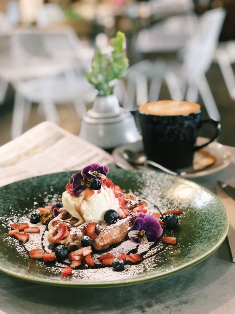 RFR The DEN - Accommodation Main Beach 0