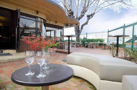 Olive Jones Of Macedon - Accommodation Main Beach 0