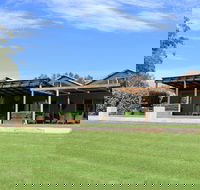 Two Rivers Wines - Accommodation Main Beach