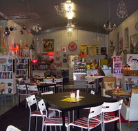 Noelene's Book Cafe - Accommodation Main Beach