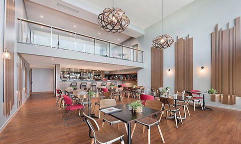 Torng Bai Thai Restaurant - Accommodation Main Beach 4