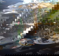 Barefoot Art Food Wine - Accommodation Main Beach