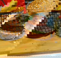 Hunt Gather Eat - Accommodation Main Beach