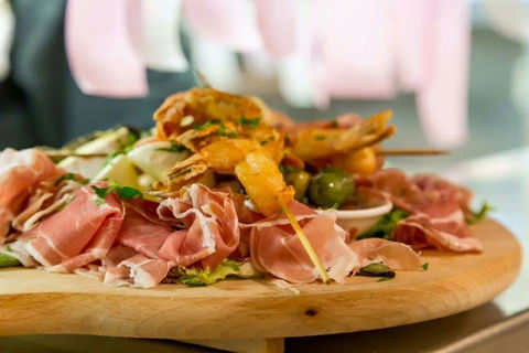 Abruzzo Club - 377 On Lygon - Accommodation Main Beach 0