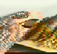 Ari  Esmay - Accommodation Main Beach