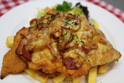 Austrian Schnitzelhaus Erina - Accommodation Main Beach 0