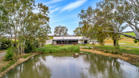 Jaeschkes Hill River Clare Estate - Accommodation Main Beach 0